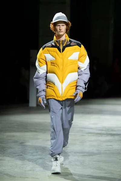 Look 18